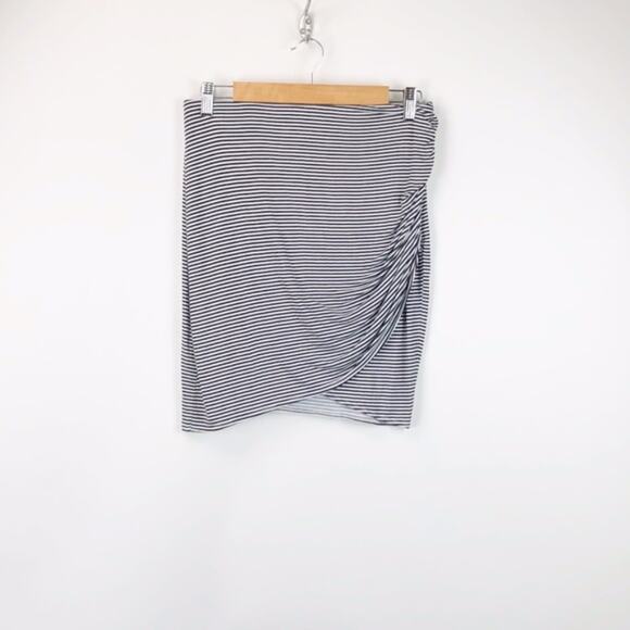 a.n.a Small NWT Womens Black White Striped Rouched Mini Skirt - Picture 1 of 6